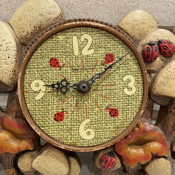 ‼️ SOLD ‼️ Vintage Mushroom Clock - Picture 4 of 6